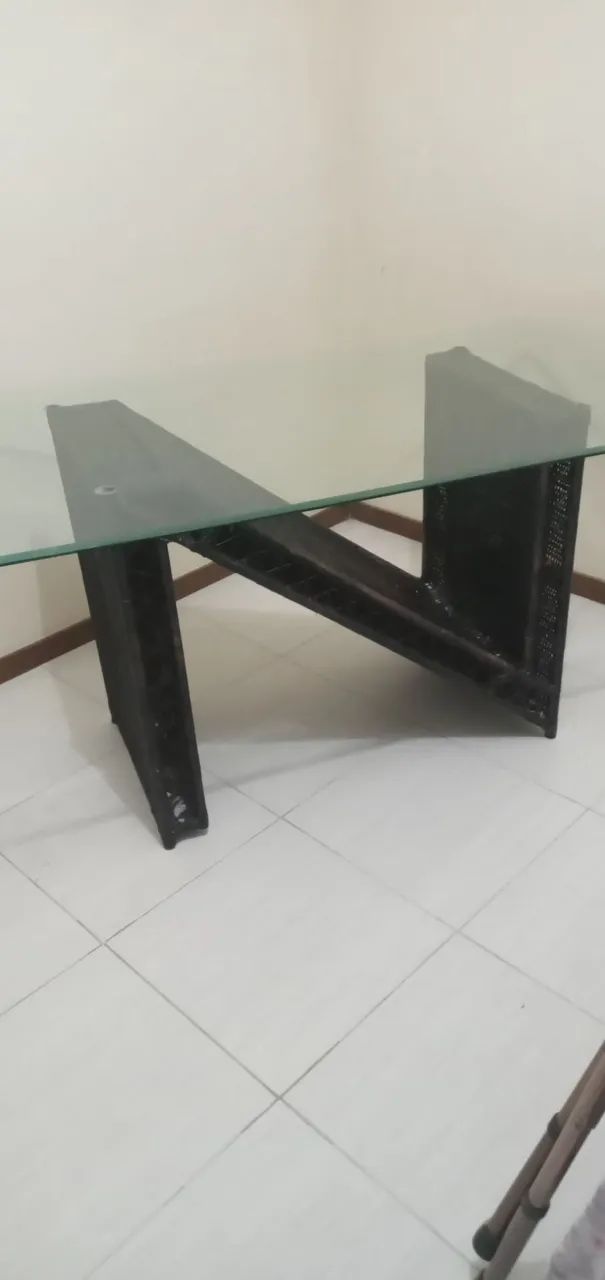 Mesa de vidro acabamento chanfrado