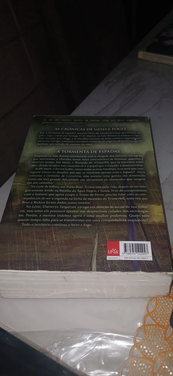 Livro A Tormenta de Espadas  - Foto 2