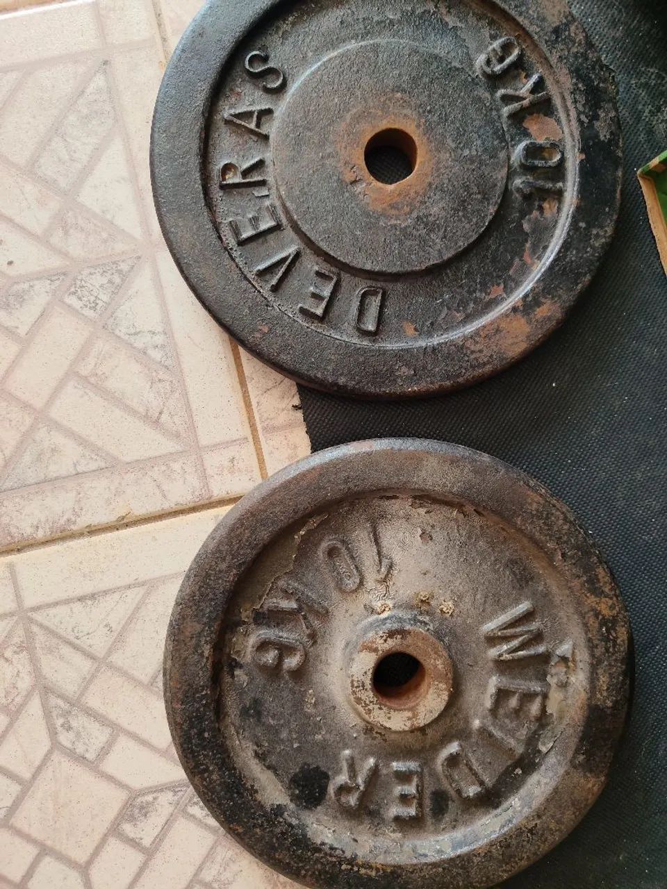Anilhas de ferro 10kg 70 reais cada  - Foto 5