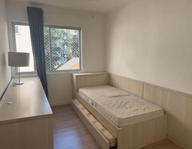 Alugo 1 quarto somente para mulheres