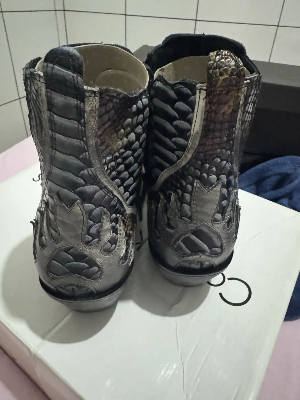 Par de botas coutryn, couro especial para curtir