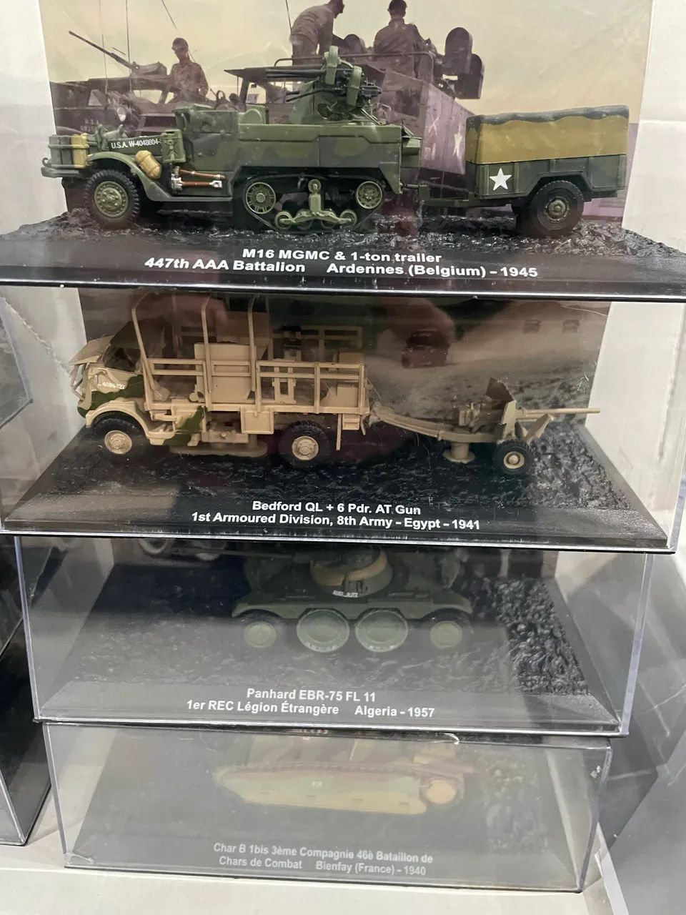 Miniaturas de blindados  do exército escala 1/43 