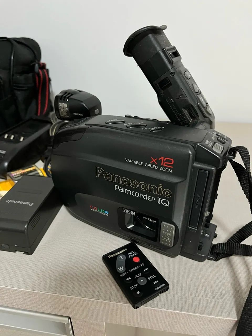 Filmadora Vintage Panasonic Palmcorder IQ PV-IQ404 VHS-C +