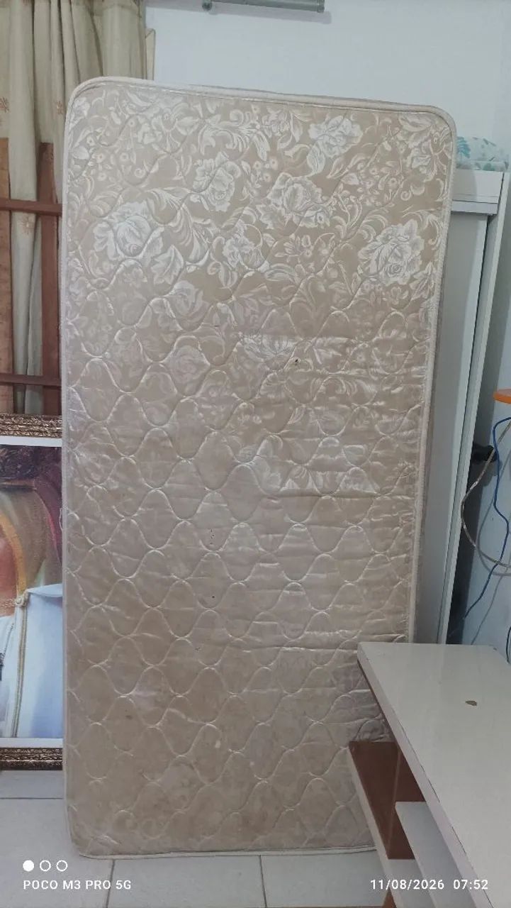 Cama de madeira  com colchão de mola  - Foto 2