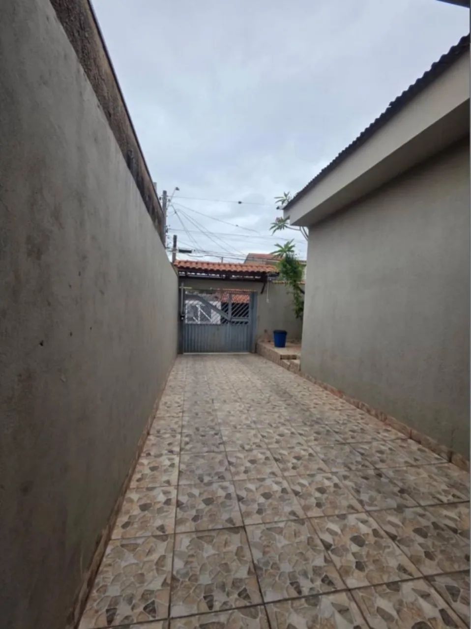 Vende-se casa com edícula 