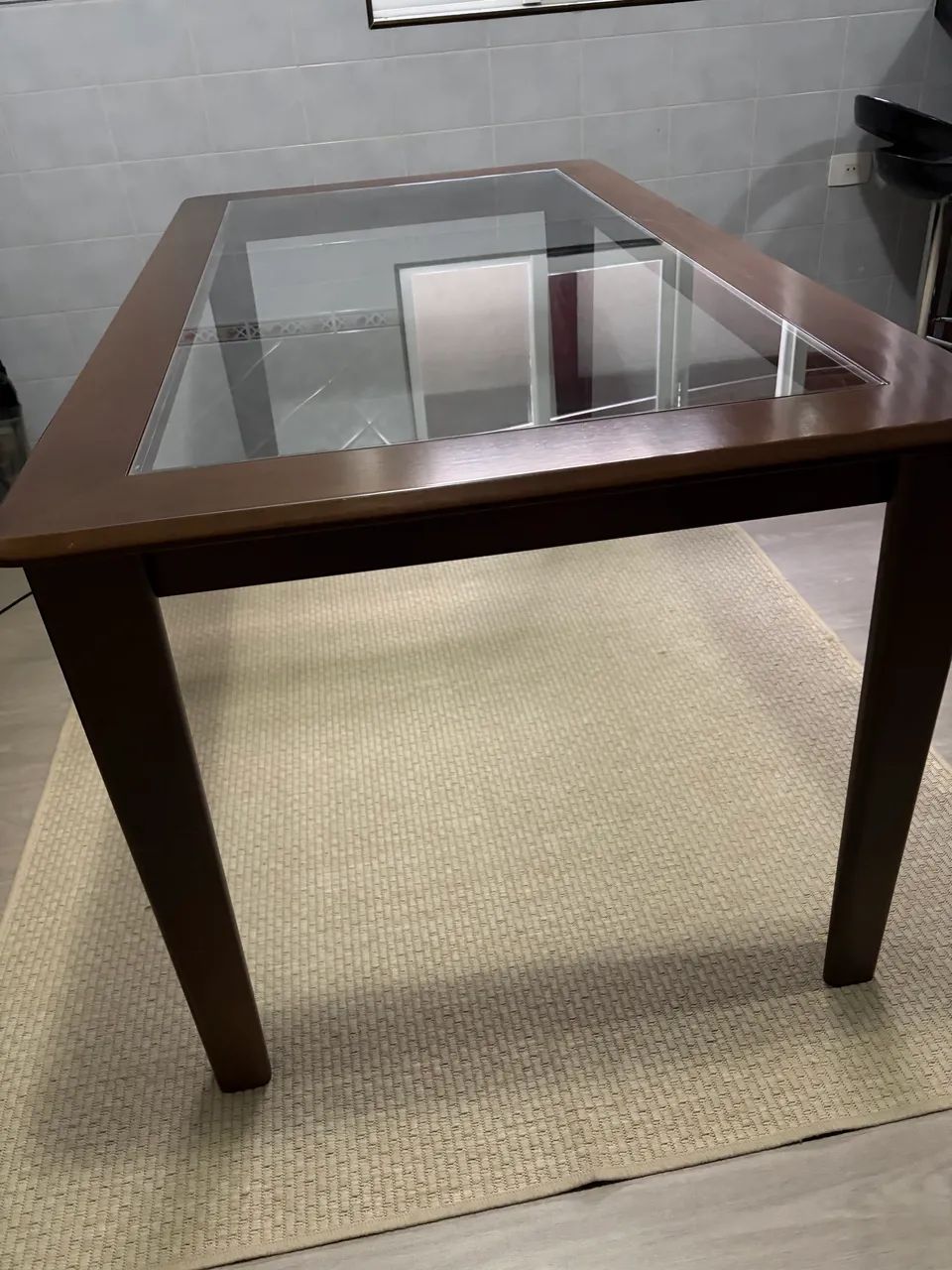 Conjunto sala de jantar em madeira : mesa 6 cadeiras + buffet 