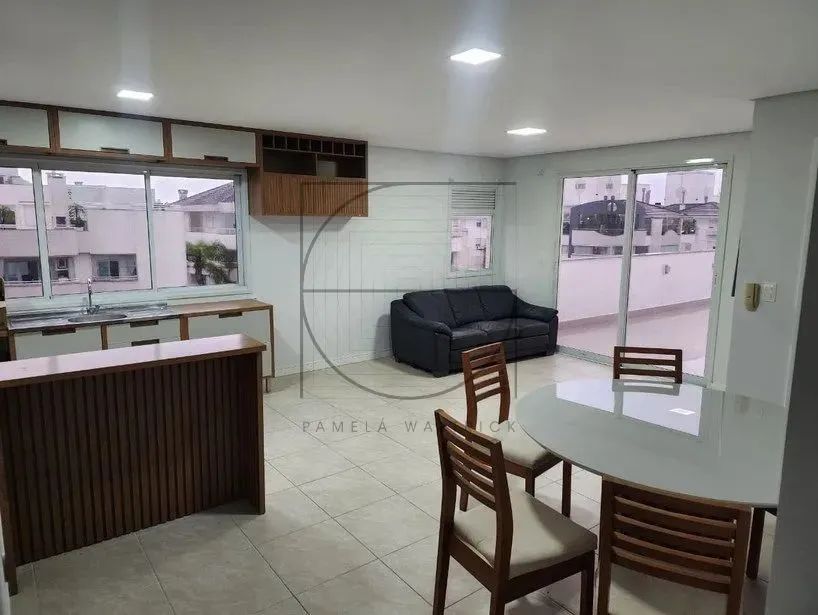 Cobertura exclusiva com terraço e potencial para duplex