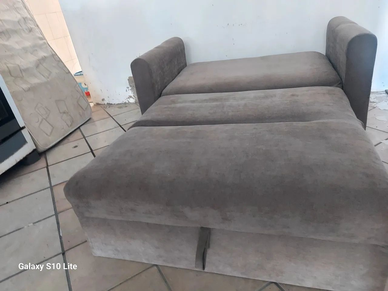 VENDO SOFÁ-CAMA SEMINOVO EM EXCELENTE ESTADO DE CONSERVAÇÃO  - Foto 4