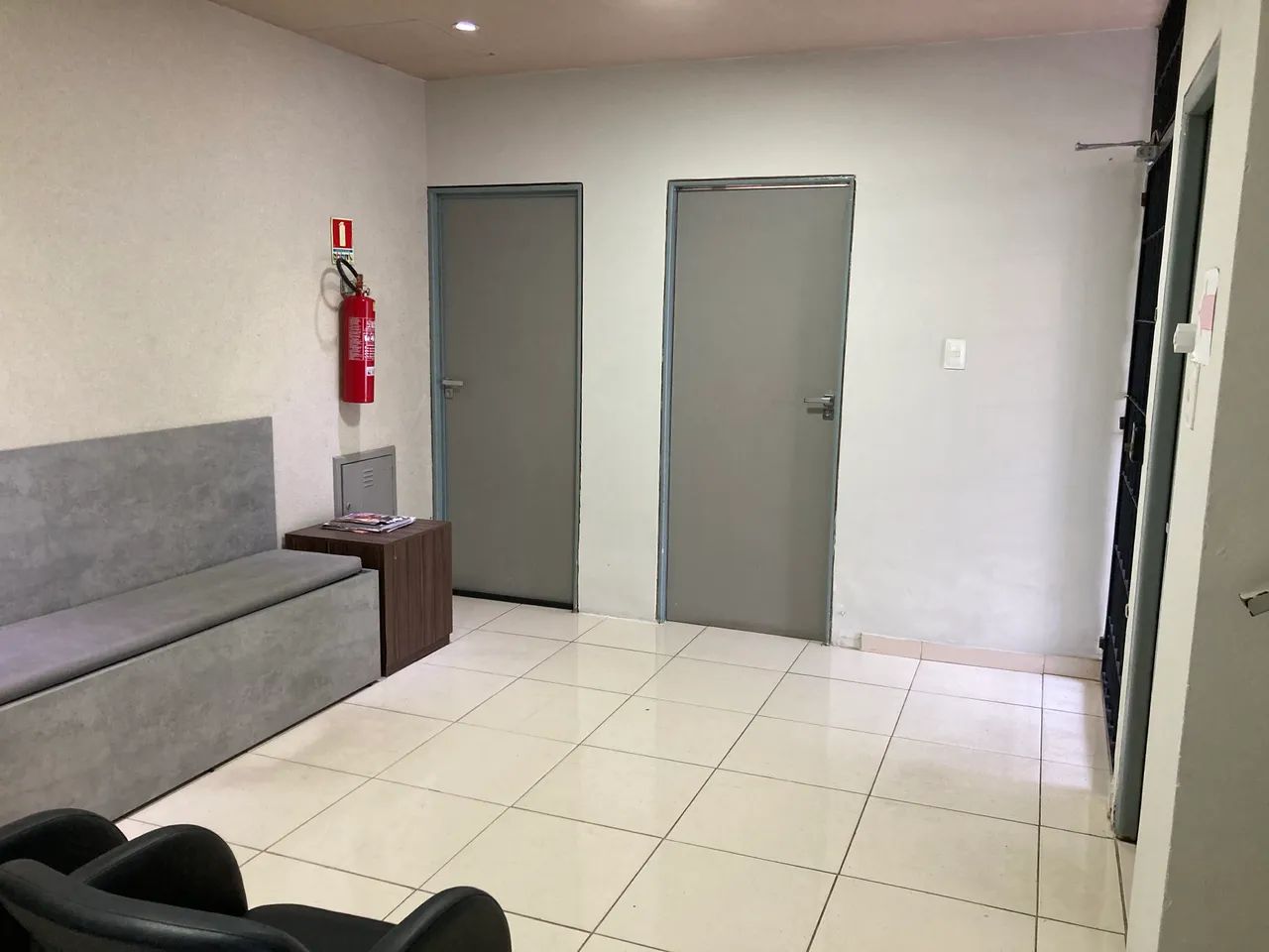 Alugo Sala Comercial no Farol - Próximo ao Palato Av. Fernandes Lima - Foto 2