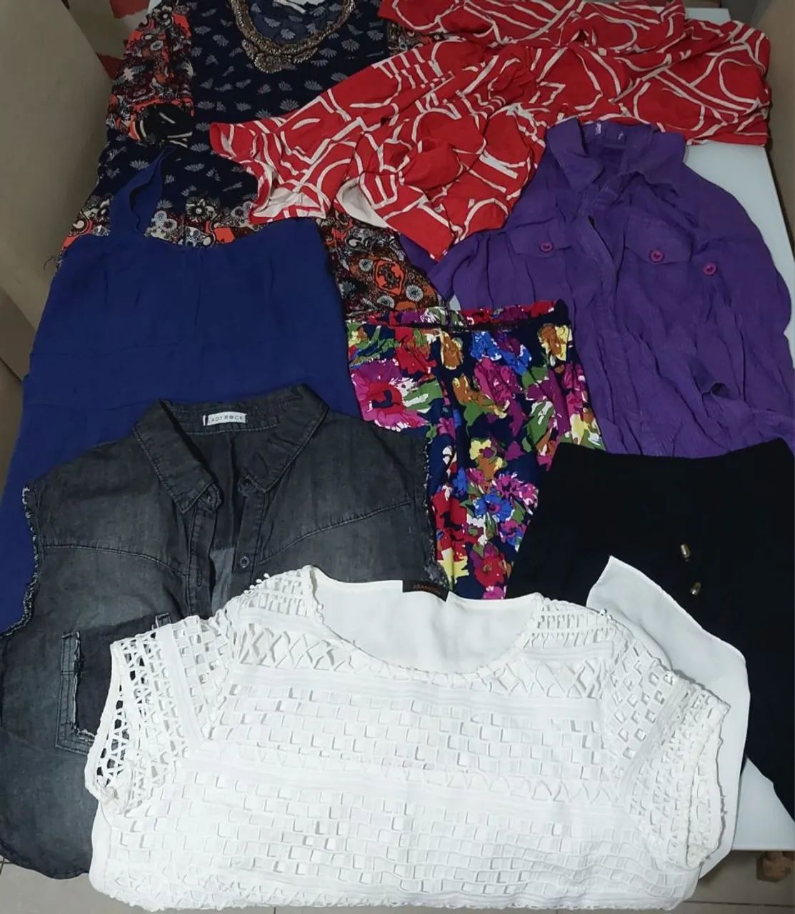 Lotes com 8 peças de  roupas - Foto 3