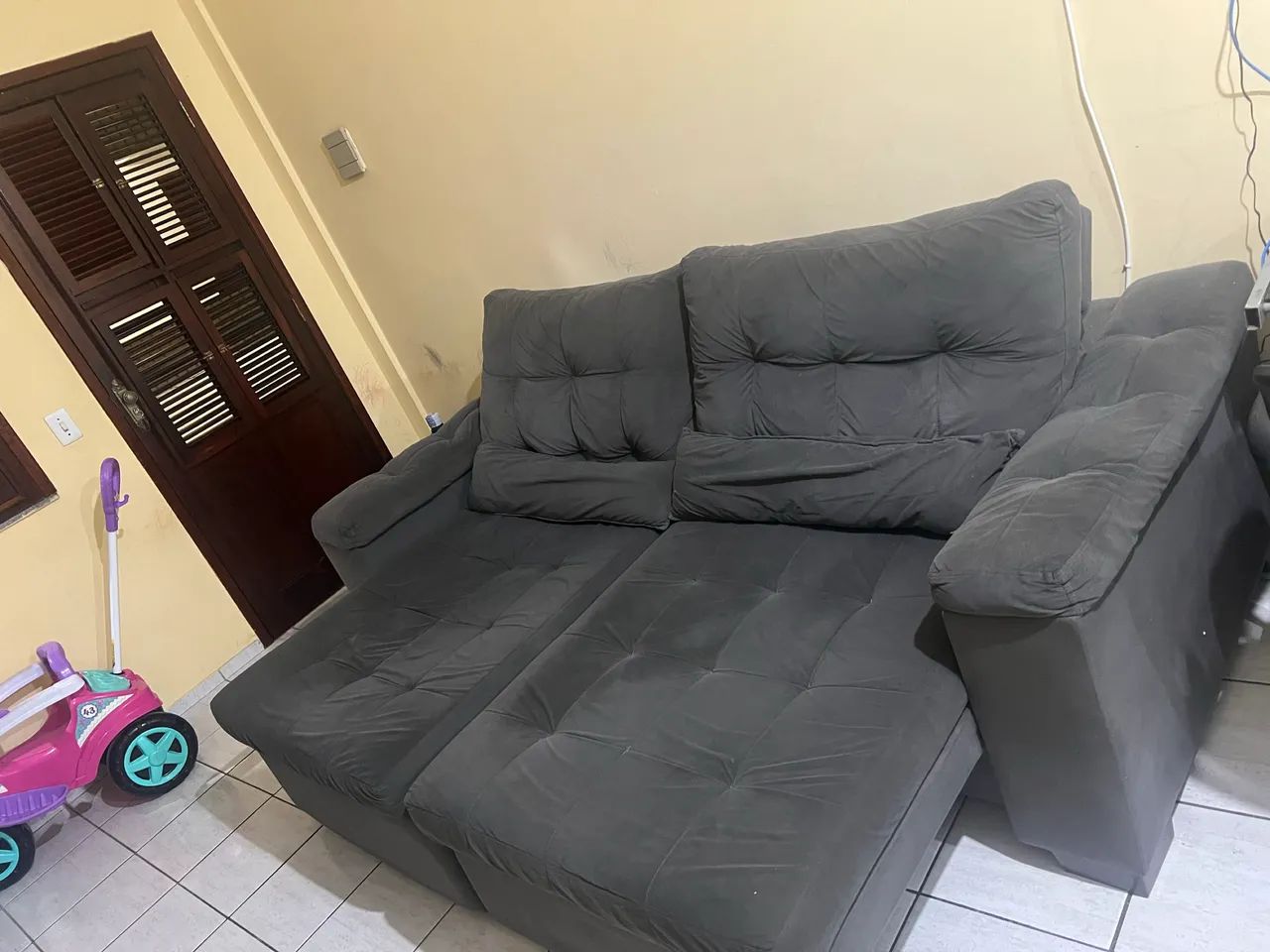 Sofá retrátil reclinável cinza 2,20m - Foto 4