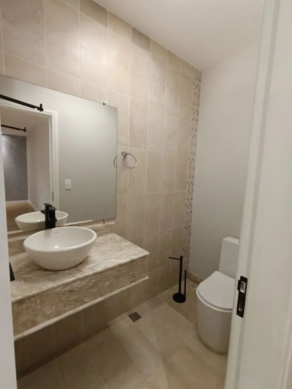 Linda casa linear com 3 dormitórios e piscina na Morada da Colina!  - Foto 4