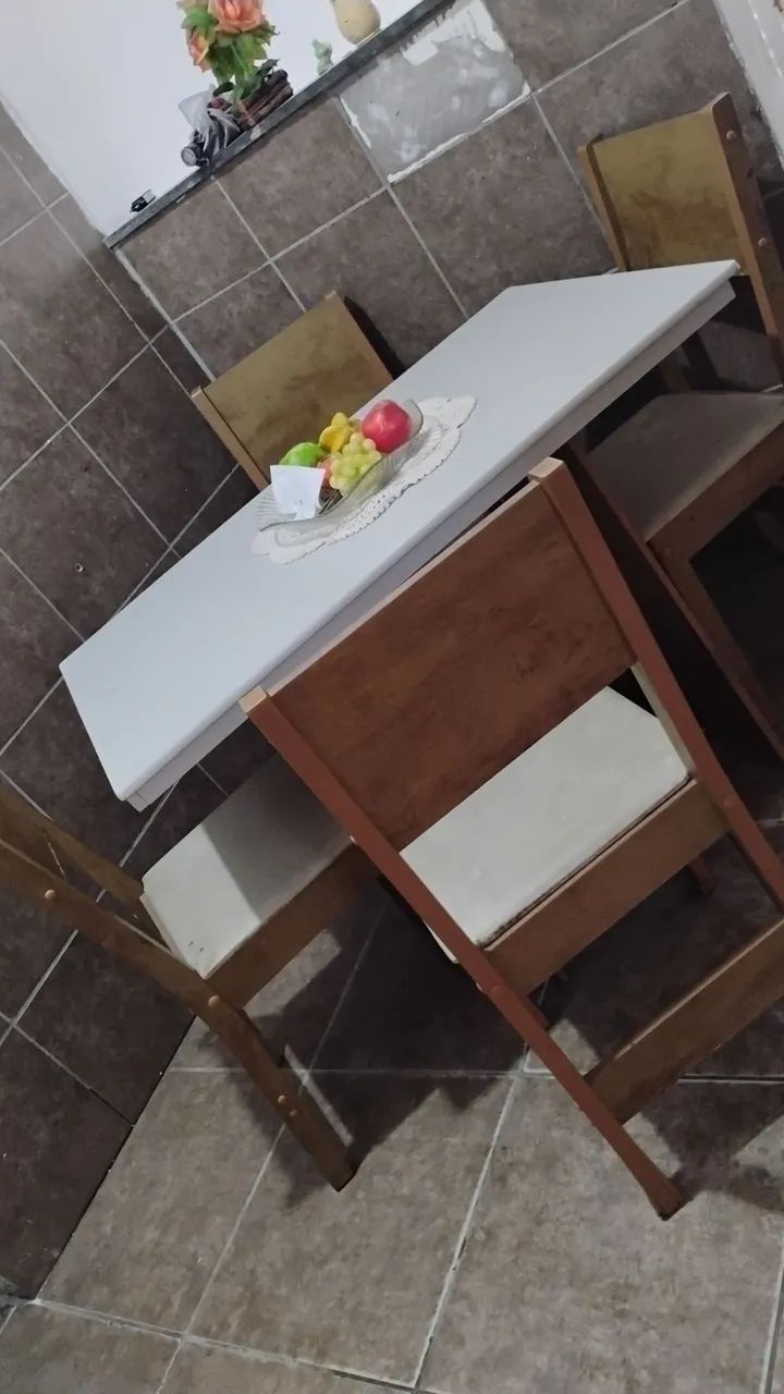 Mesa 4 cadeiras agromerado