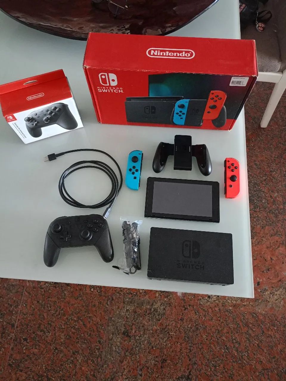 Vendo Nintendo switch semi novo junto com controle pro