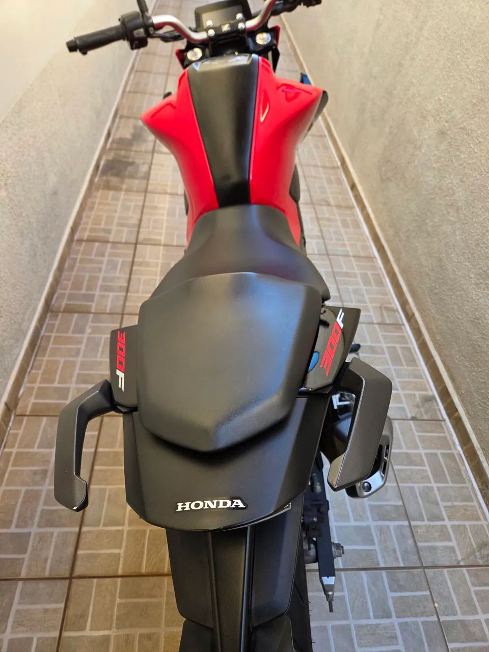 CB 300F Twister ABS - Foto 5