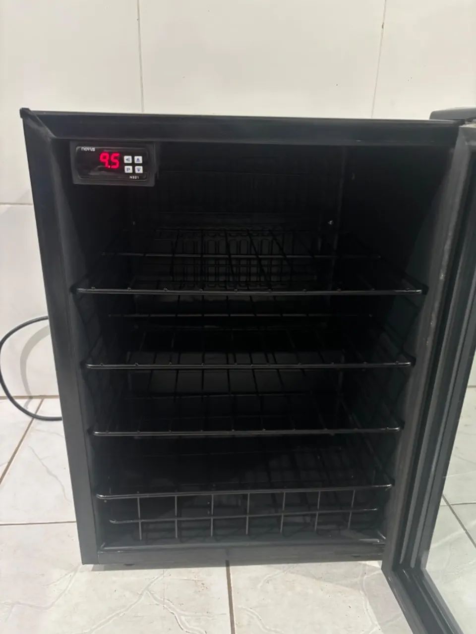 Adega Climatizada para 25 Garrafas -