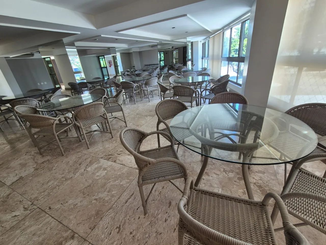 Conjunto :Mesa e cadeiras  - Foto 2