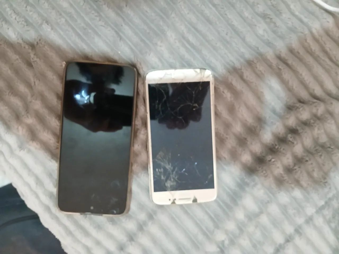 2 celulares para retirada de peças 