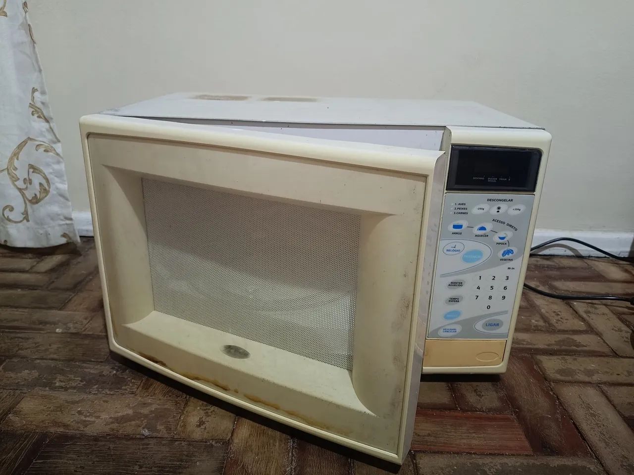 Microondas CCE ( funcionando, botões agarrando ) - Foto 2