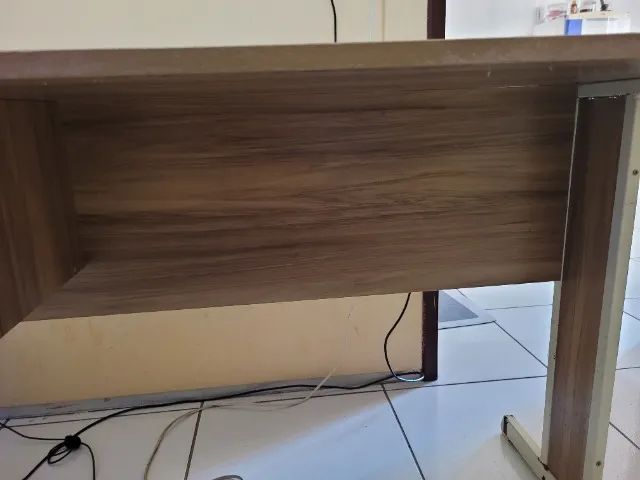 BIRÔ DE MADEIRA COM 2 GAVETAS - Foto 2