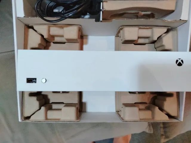 ? Xbox Series S 512 GB + Caixa Original - Foto 3