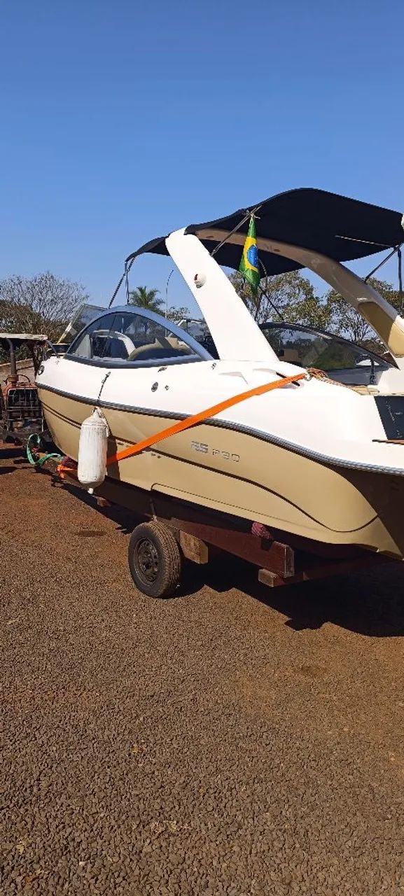 Lancha ano 2017 cabinada 23 pés rabeta bravo3 250 hp - Foto 8