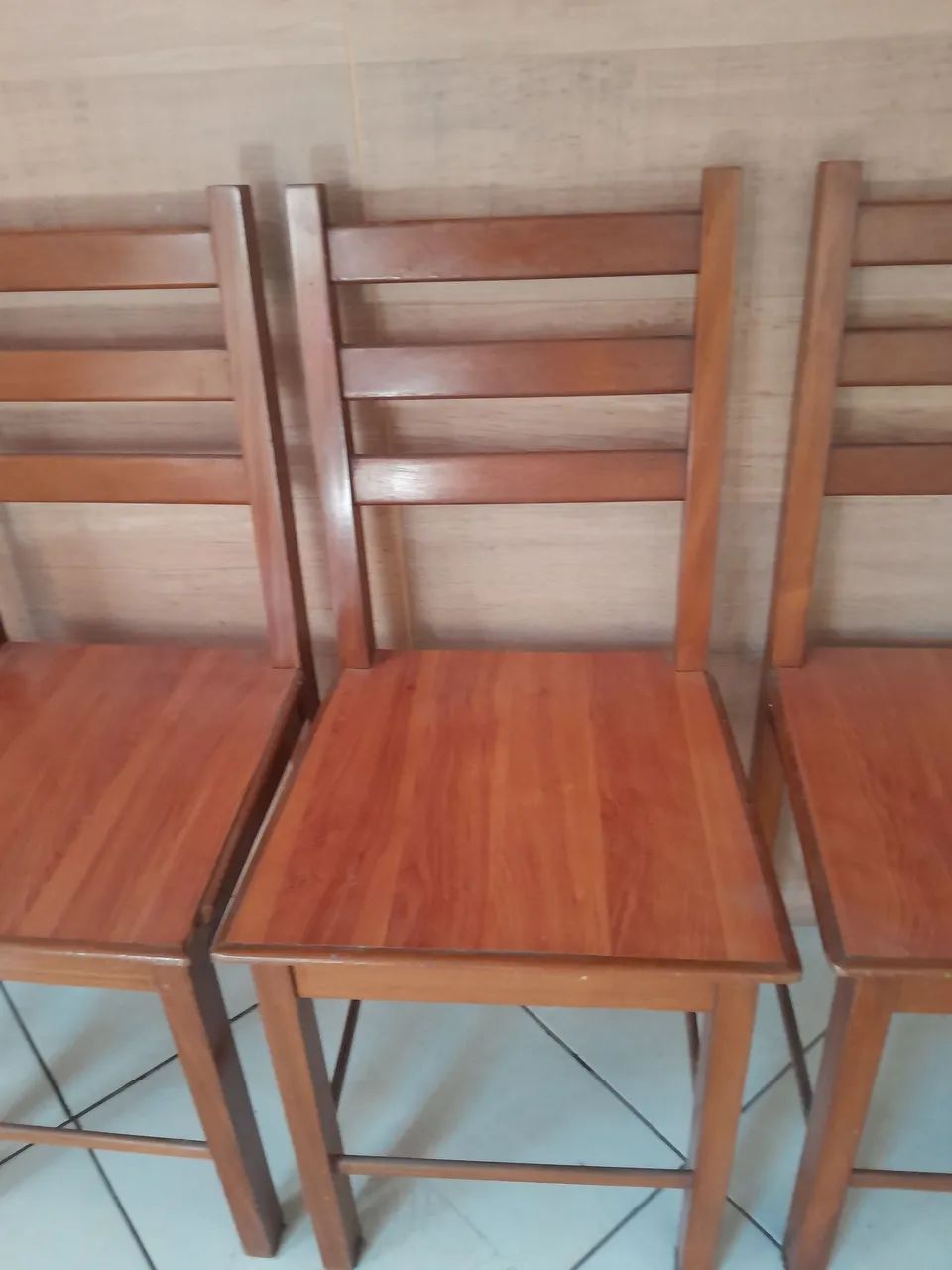 Vendo 4 cadeiras de madeiras rústicas  - Foto 3