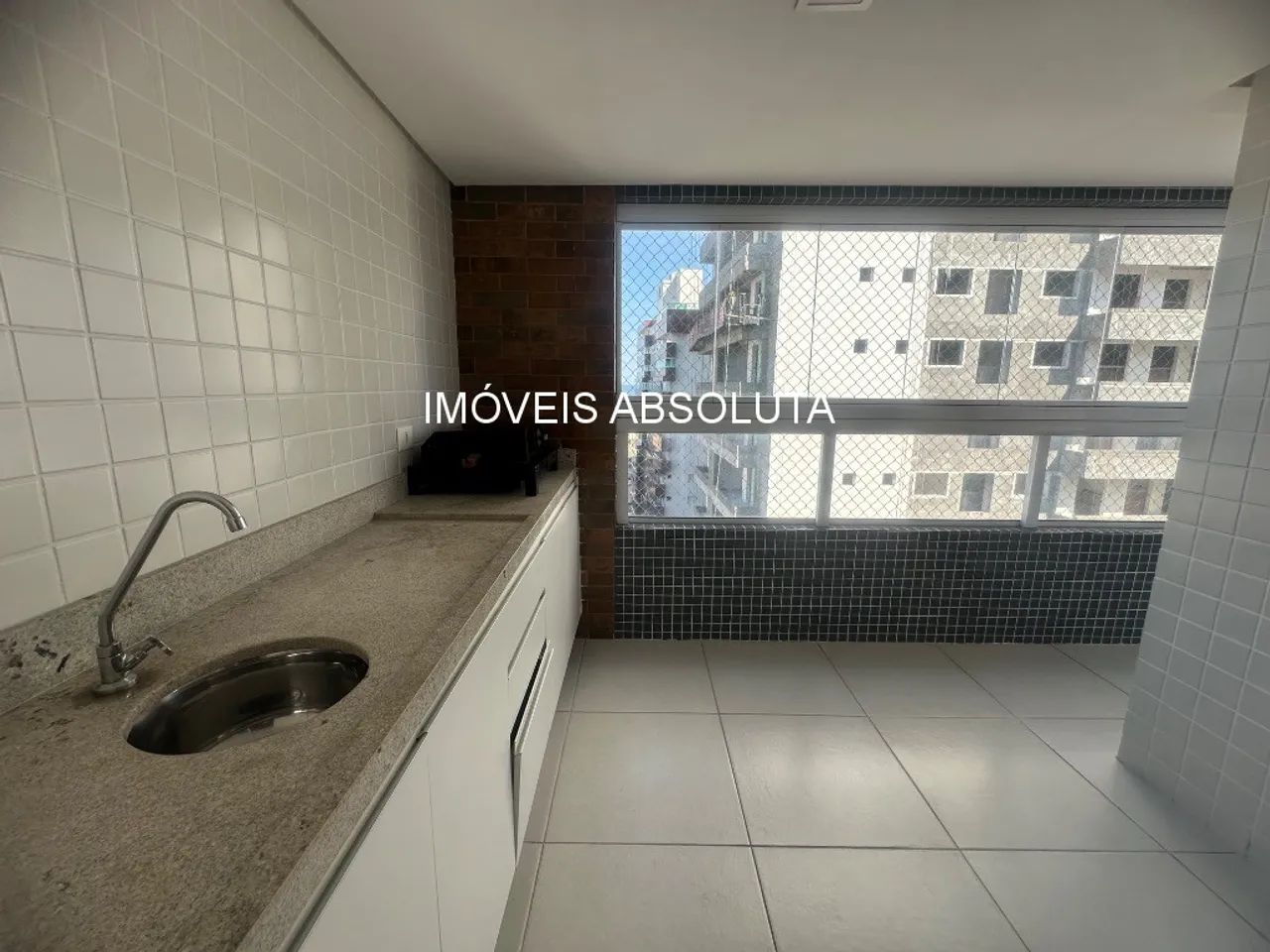 Apartamento 3 Dormitórios - 2 vagas de garagem - Foto 2