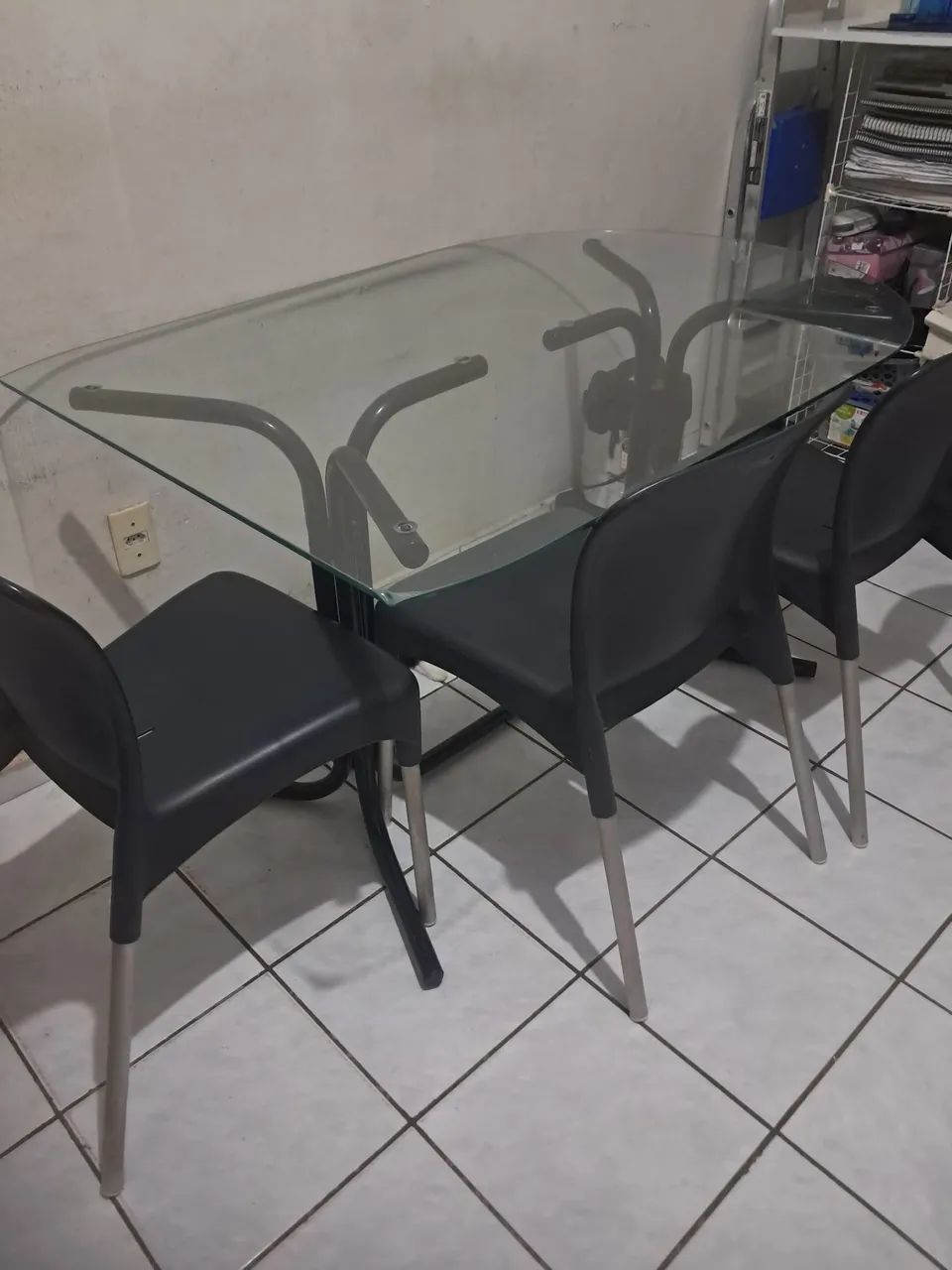 Mesa de vidro Temperado usada 4x cadeiras.