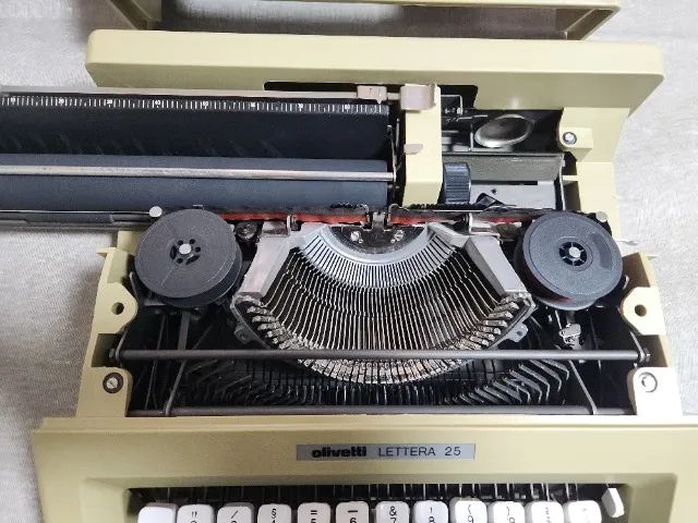 Máquina de escrever Olivetti Lettera 25 - Foto 3