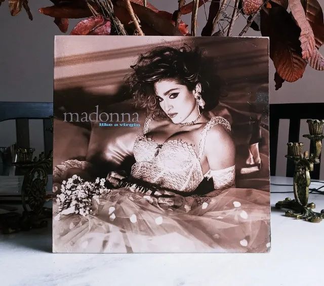 LP Vinil Importado - Madonna - Like a Virgin com encarte - Foto 2