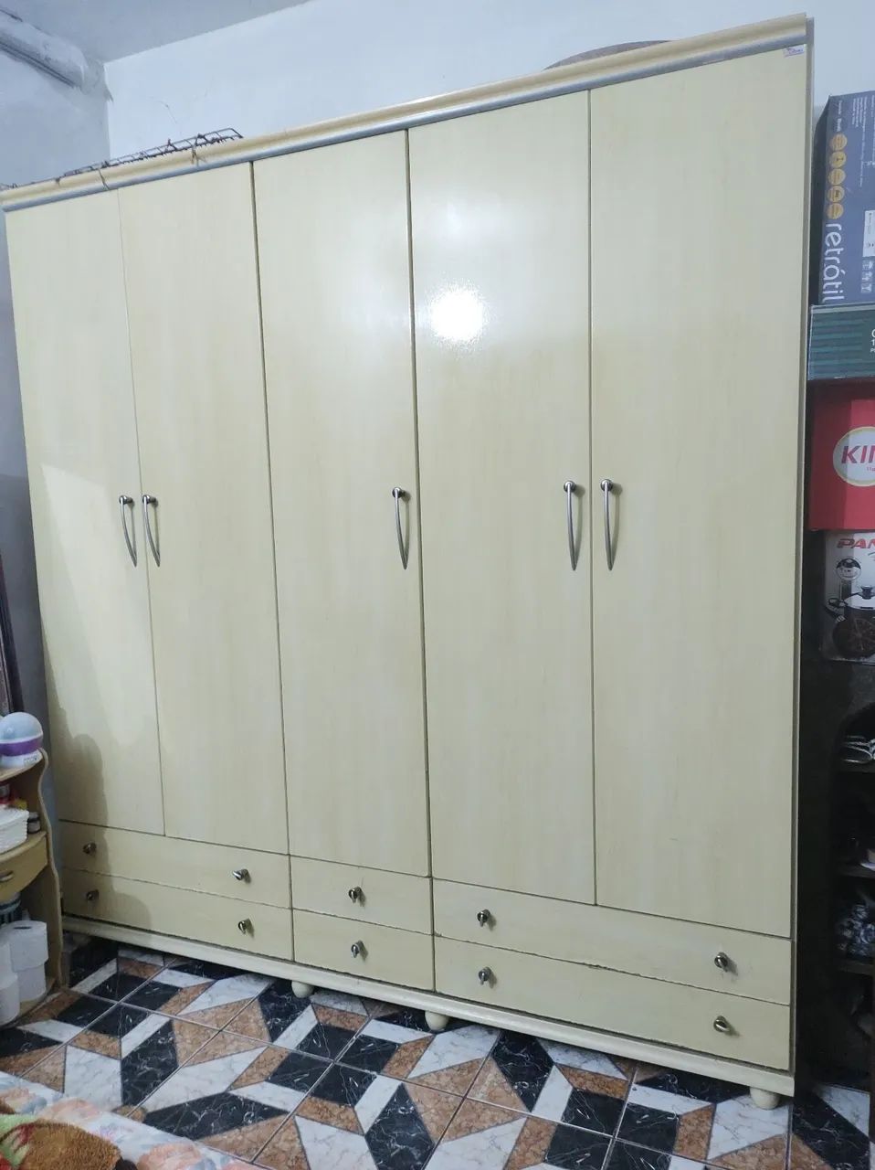 Vendo guarda roupa e cama 