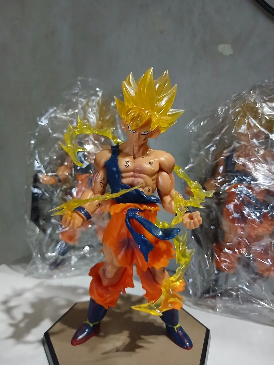 ACTION FIGURE GOKU SSJ