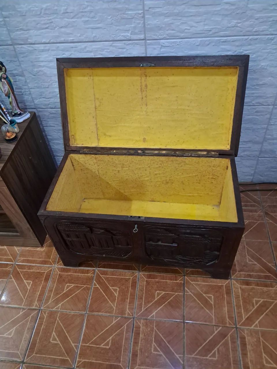 Bau antigo de madeira  - Foto 4