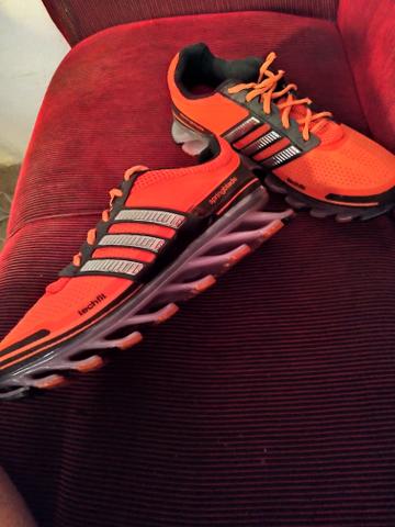 Tênis Adidas