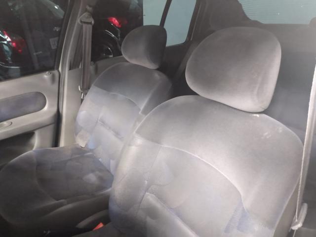 CLIO 2002/2002 1.0 RL SEDAN 16V GASOLINA 4P MANUAL - Foto 5