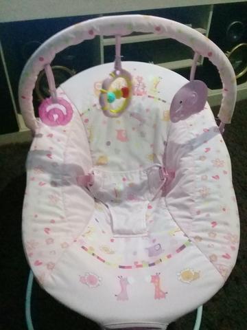 Vende-se balança de bebê que vibra e toca musica - Foto 5