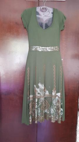 Vestido verde oliva comprido