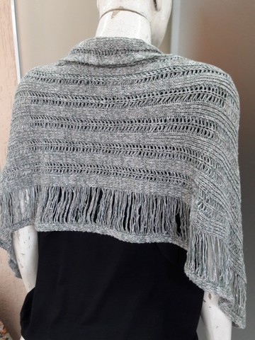 Mini Poncho de Tricô Feminino - Foto 3
