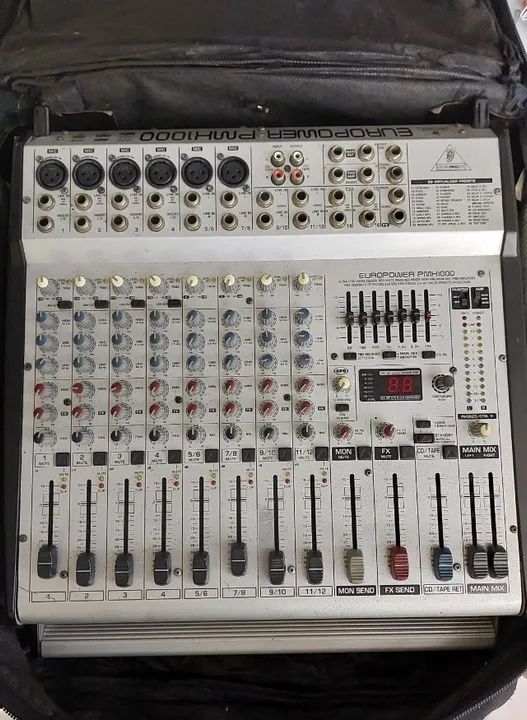 Mesa Behringer europower PMX1000 Amplificada