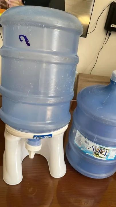 Suporte bebedouro para galão de água + 2 galões