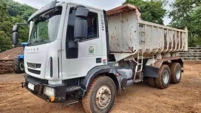Aterro saibro puro caminhão de 14 metro - Foto 3