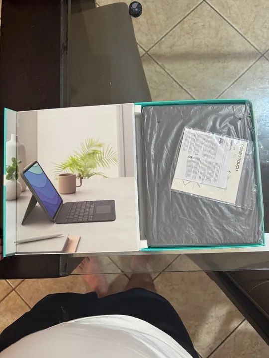 Capa com Teclado Logitech Combo Touch para iPad Pro 12.9" - Foto 2