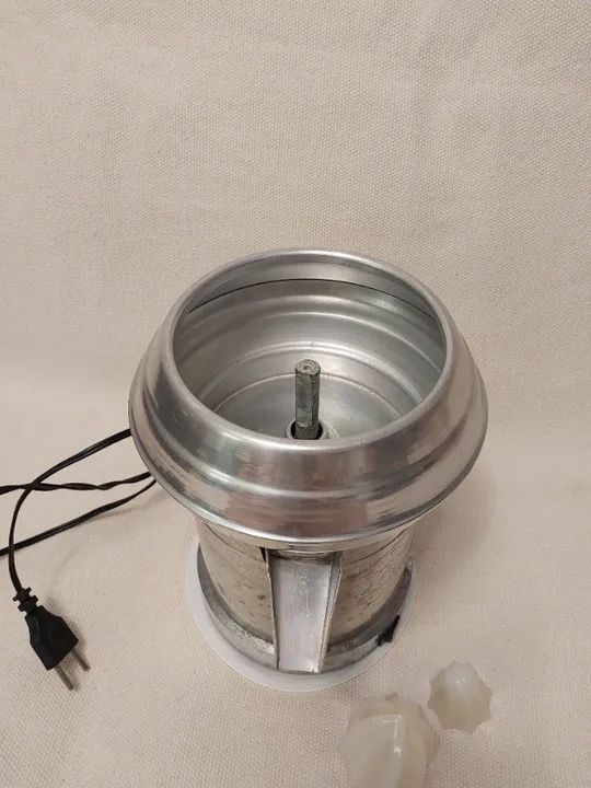 Espremedor de Frutas Elétrico Industrial Bivolt Usado. - Foto 4