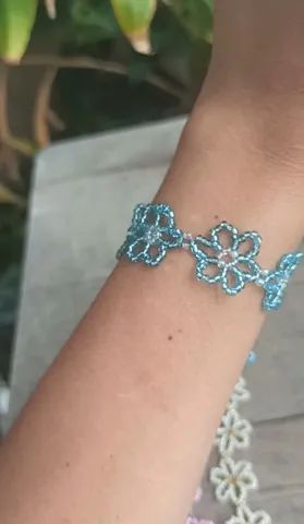 Pulseira de miçanguinhas, modelo em flores - Foto 5