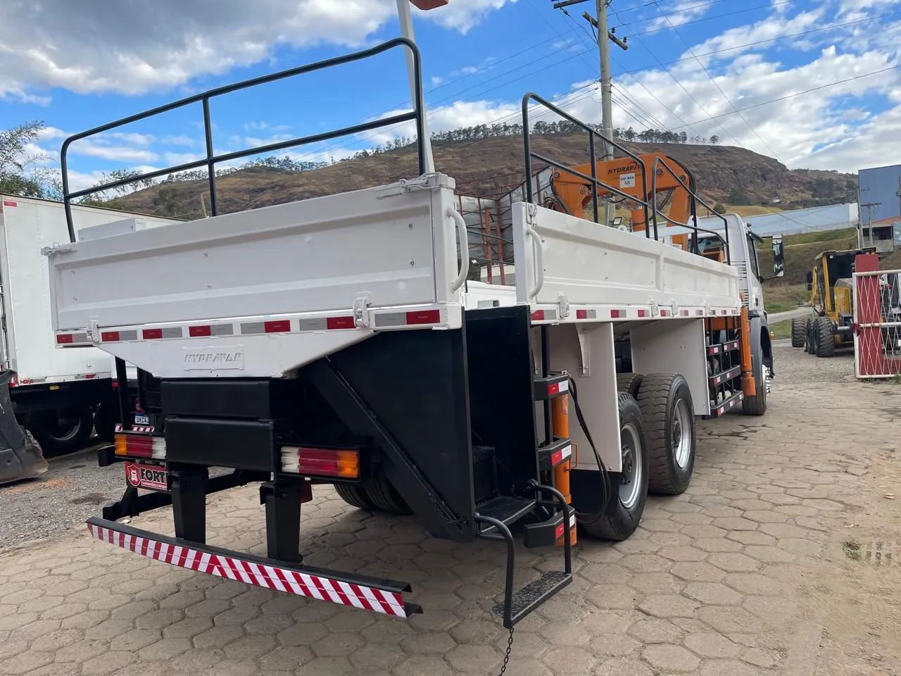 MB AXOR 2831 MUNCK E CARROCERIA  - Foto 4