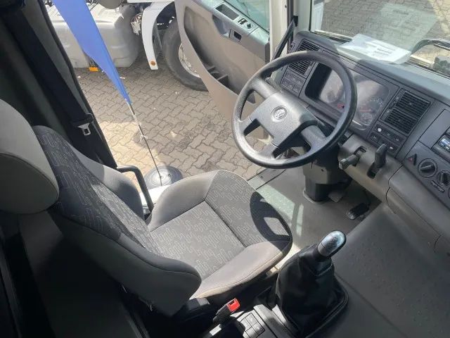 Volkswagen 25.360 6x2 - 2020 - Foto 13