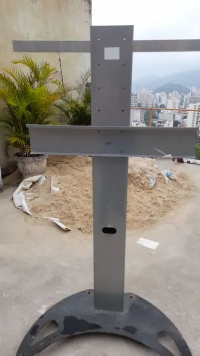 Suporte móvel de TV para usar em bar