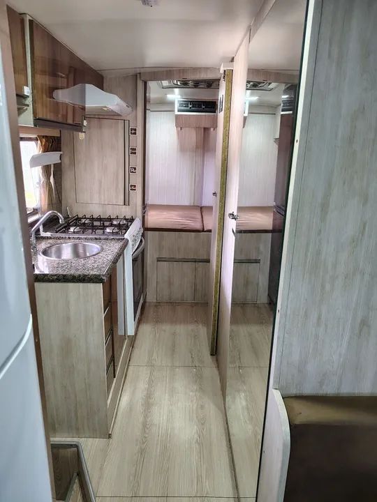 Motorhome PLACA PRETA Larturist 195.000km originais - Foto 10