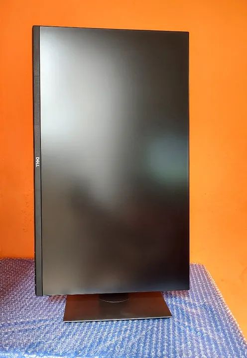 Monitor Dell Profissional 27' IPS 75hz Ajuste de altura e Rotação Bordas Finas